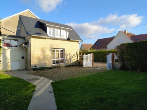 Maisonnette LE COTTAGE à 50m DE LA PLAGE d'Asnelles , 3km d'Arromanches, 10km de Bayeux